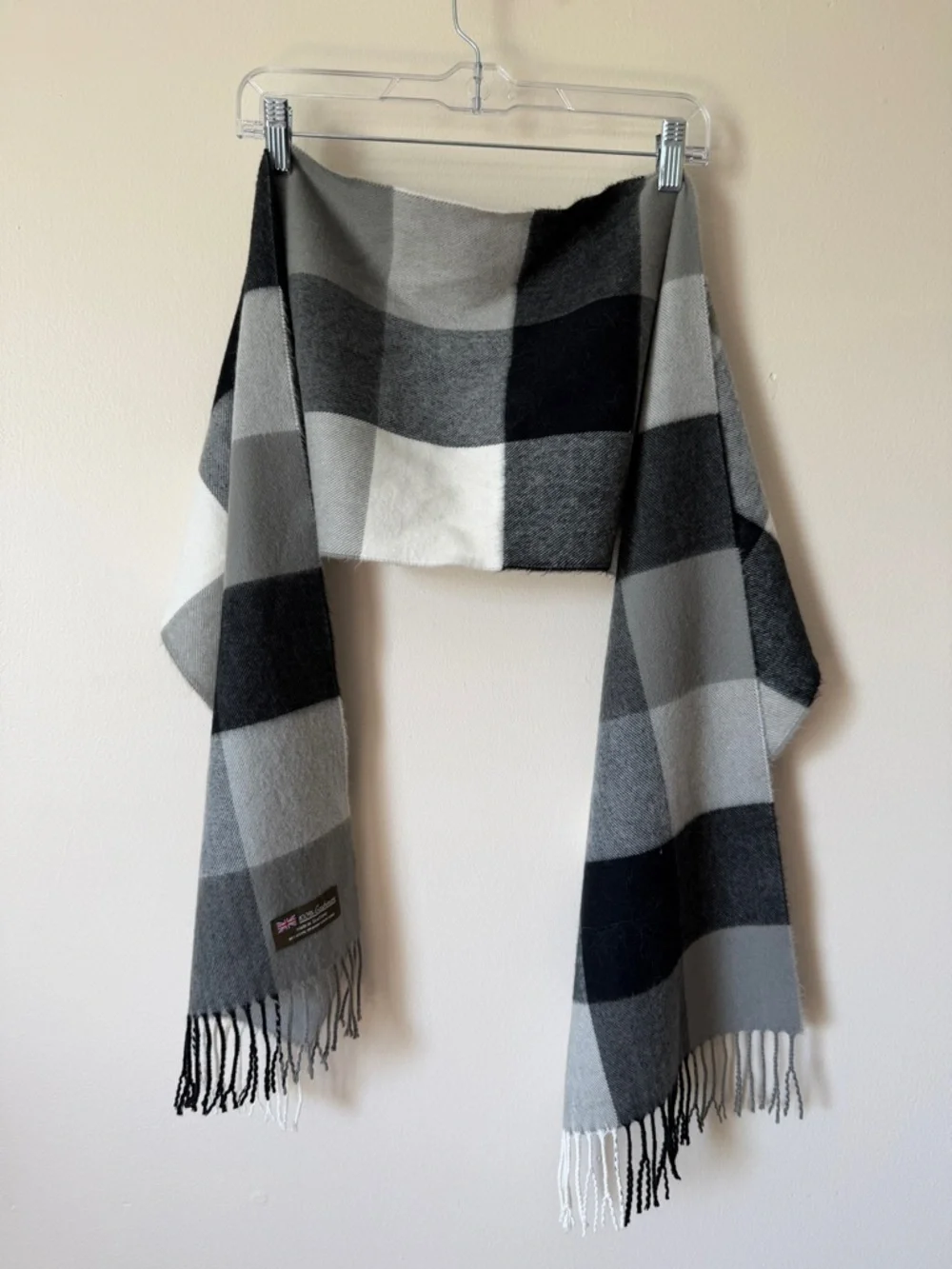 100% cashmere black grey check plaid fringe edged scarf made in scotland - Picture 1 of 3